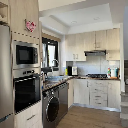 Great Escape -holiday House Будинок відпочинку Ларнака